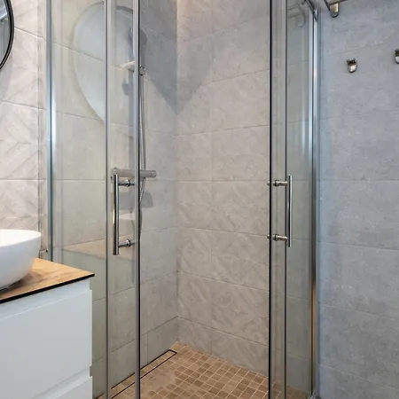 아파트 Sun In The